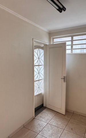 Casa à venda com 252m², 3 quartos e 4 vagas Casa à venda com 252m², 3 quartos e 4 vagasSala - Casa de baixo