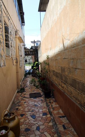 Casa à venda com 360m², 4 quartos e 3 vagasCorredor lateral