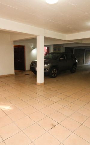 Casa à venda com 650m², 4 quartos e 7 vagas Casa à venda com 650m², 4 quartos e 7 vagasGaragem
