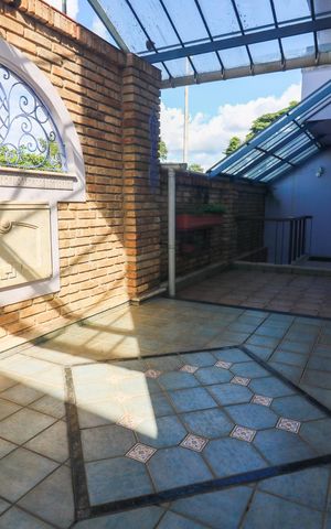 Casa à venda com 650m², 4 quartos e 7 vagas Casa à venda com 650m², 4 quartos e 7 vagasVaranda da Sala de Jantar