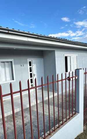 Casa à venda com 102m², 2 quartos e 1 vaga Casa à venda com 102m², 2 quartos e 1 vagaPlaquinha fachada