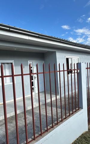 Casa à venda com 102m², 2 quartos e 1 vaga Casa à venda com 102m², 2 quartos e 1 vagaPlaquinha fachada