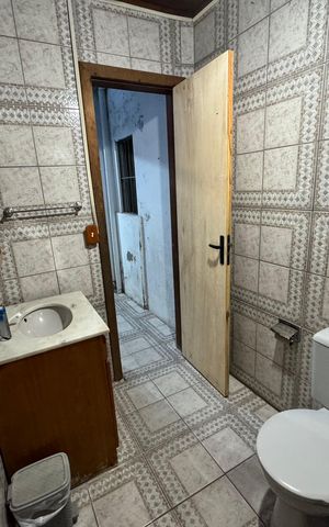 Casa à venda com 110m², 4 quartos e 5 vagas Casa à venda com 110m², 4 quartos e 5 vagasBanheiro