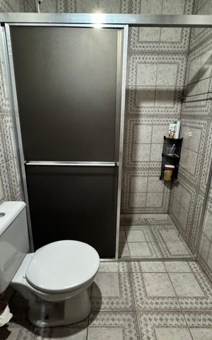 Casa à venda com 110m², 4 quartos e 5 vagas Casa à venda com 110m², 4 quartos e 5 vagasBanheiro