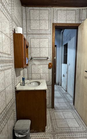 Casa à venda com 110m², 4 quartos e 5 vagas Casa à venda com 110m², 4 quartos e 5 vagasBanheiro