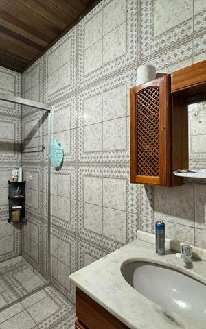 Casa à venda com 110m², 4 quartos e 5 vagas Casa à venda com 110m², 4 quartos e 5 vagasBanheiro