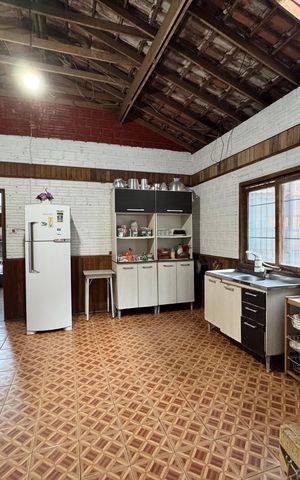 Casa à venda com 110m², 4 quartos e 5 vagas Casa à venda com 110m², 4 quartos e 5 vagasSala/Cozinha