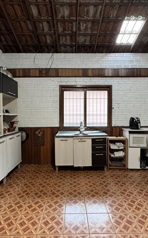 Casa à venda com 110m², 4 quartos e 5 vagas Casa à venda com 110m², 4 quartos e 5 vagasSala/Cozinha