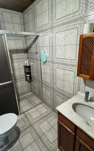 Casa à venda com 110m², 4 quartos e 5 vagas Casa à venda com 110m², 4 quartos e 5 vagasBanheiro