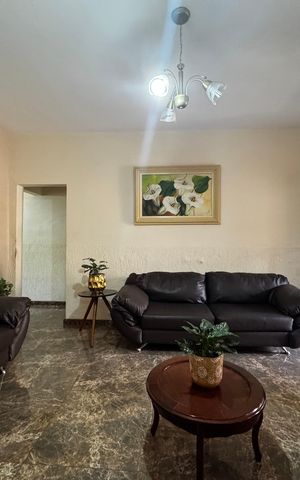 Casa à venda com 350m², 8 quartos e 2 vagas Casa à venda com 350m², 8 quartos e 2 vagasSala 1