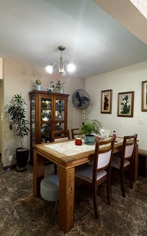 Casa à venda com 350m², 8 quartos e 2 vagas Casa à venda com 350m², 8 quartos e 2 vagasSala de Jantar