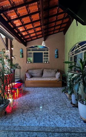 Casa à venda com 350m², 8 quartos e 2 vagas Casa à venda com 350m², 8 quartos e 2 vagasVaranda