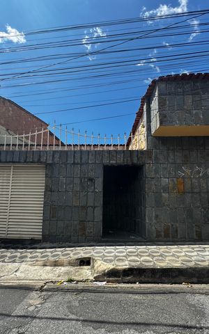 Casa à venda com 350m², 8 quartos e 2 vagas Casa à venda com 350m², 8 quartos e 2 vagasFachada casa