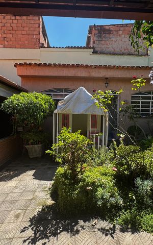 Casa à venda com 350m², 8 quartos e 2 vagas Casa à venda com 350m², 8 quartos e 2 vagasQuintal