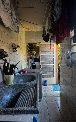 Casa à venda com 350m², 8 quartos e 2 vagas Casa à venda com 350m², 8 quartos e 2 vagasÁrea de serviço