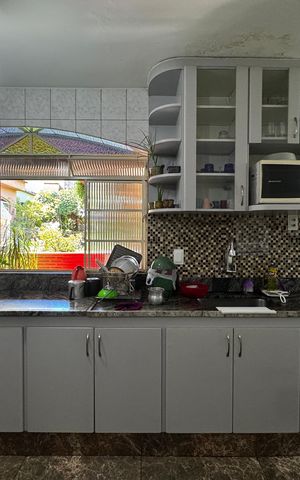 Casa à venda com 350m², 8 quartos e 2 vagas Casa à venda com 350m², 8 quartos e 2 vagasCozinha