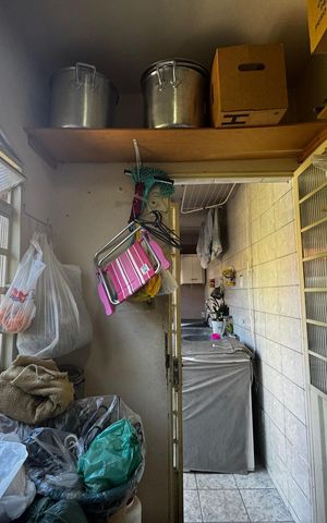 Casa à venda com 350m², 8 quartos e 2 vagas Casa à venda com 350m², 8 quartos e 2 vagasQuarto área de serviço