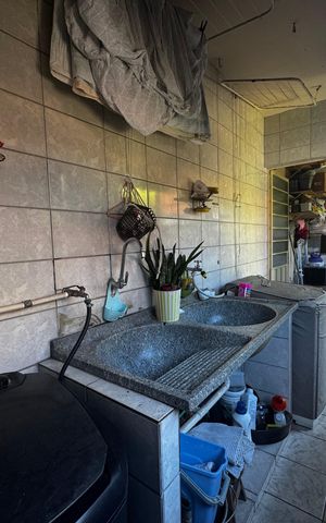 Casa à venda com 350m², 8 quartos e 2 vagas Casa à venda com 350m², 8 quartos e 2 vagasÁrea de serviço