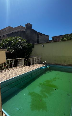 Casa à venda com 350m², 8 quartos e 2 vagas Casa à venda com 350m², 8 quartos e 2 vagasÁrea de lazer - Piscina