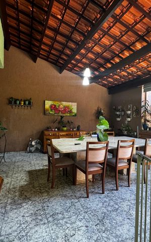 Casa à venda com 350m², 8 quartos e 2 vagas Casa à venda com 350m², 8 quartos e 2 vagasVaranda