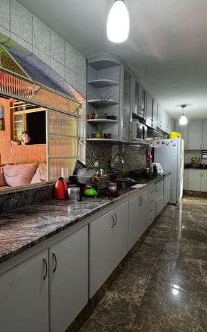 Casa à venda com 350m², 8 quartos e 2 vagas Casa à venda com 350m², 8 quartos e 2 vagasCozinha