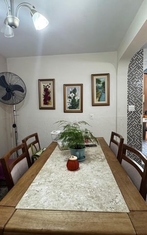 Casa à venda com 350m², 8 quartos e 2 vagas Casa à venda com 350m², 8 quartos e 2 vagasSala de Jantar