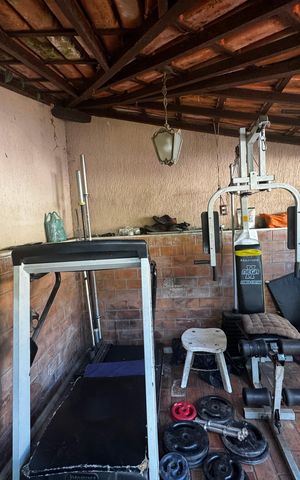 Casa à venda com 350m², 8 quartos e 2 vagas Casa à venda com 350m², 8 quartos e 2 vagasÁrea de lazer - Academia