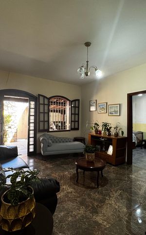 Casa à venda com 350m², 8 quartos e 2 vagas Casa à venda com 350m², 8 quartos e 2 vagasSala 1