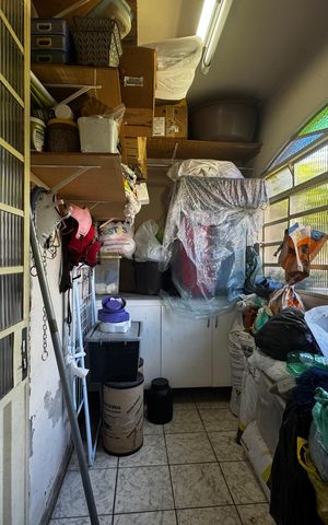 Casa à venda com 350m², 8 quartos e 2 vagas Casa à venda com 350m², 8 quartos e 2 vagasQuarto área de serviço