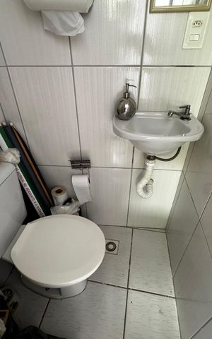 Casa à venda com 350m², 8 quartos e 2 vagas Casa à venda com 350m², 8 quartos e 2 vagasBanheiro 3 - suíte 3 - loja