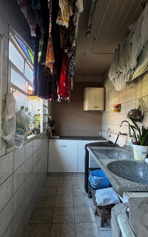 Casa à venda com 350m², 8 quartos e 2 vagas Casa à venda com 350m², 8 quartos e 2 vagasÁrea de serviço