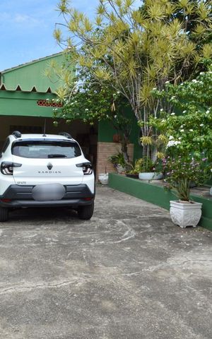 Casa à venda com 310m², 5 quartos e 4 vagas Casa à venda com 310m², 5 quartos e 4 vagasGaragem