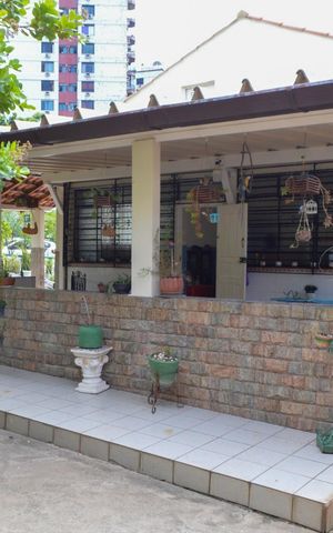 Casa à venda com 310m², 5 quartos e 4 vagas Casa à venda com 310m², 5 quartos e 4 vagasVaranda