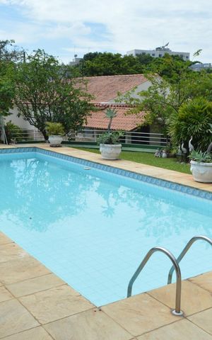 Casa à venda com 310m², 5 quartos e 4 vagas Casa à venda com 310m², 5 quartos e 4 vagasPiscina