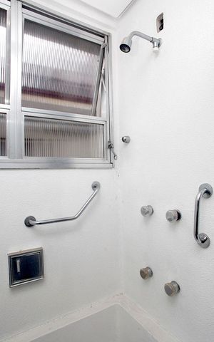 Apartamento à venda com 93m², 2 quartos e 2 vagasBanheiro 