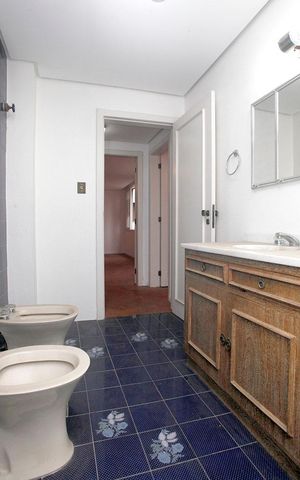 Apartamento à venda com 93m², 2 quartos e 2 vagasBanheiro 