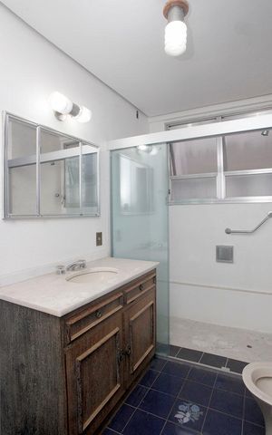 Apartamento à venda com 93m², 2 quartos e 2 vagasBanheiro 