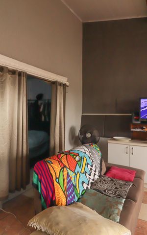 Casa à venda com 180m², 4 quartos e 2 vagas Casa à venda com 180m², 4 quartos e 2 vagasSala