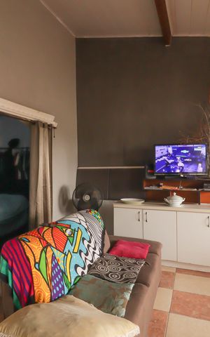 Casa à venda com 180m², 4 quartos e 2 vagas Casa à venda com 180m², 4 quartos e 2 vagasSala