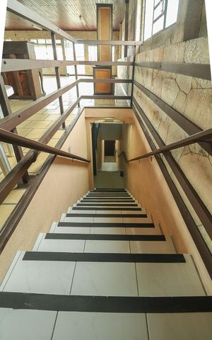 Apartamento à venda com 350m², 5 quartos e 12 vagasÁrea comum - Escada