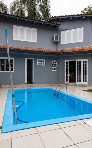 Casa à venda com 306m², 4 quartos e 2 vagas Casa à venda com 306m², 4 quartos e 2 vagasPiscina
