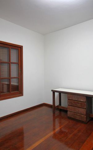 Casa à venda com 4500m², 5 quartos e 4 vagasQuarto 2