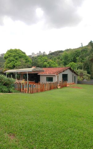 Casa à venda com 4500m², 5 quartos e 4 vagasQuintal