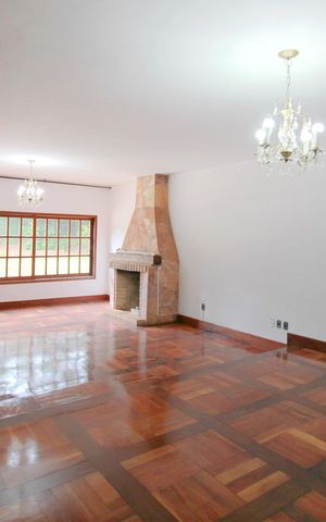Casa à venda com 4500m², 5 quartos e 4 vagasSala