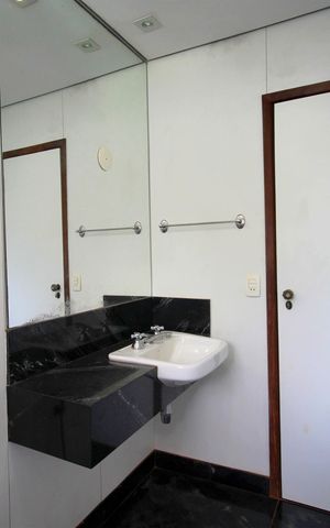 Casa à venda com 4500m², 5 quartos e 4 vagasBanheiro 1