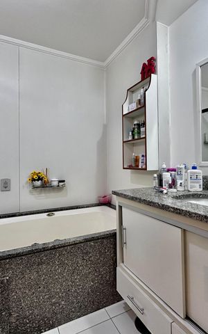 Apartamento à venda com 170m², 4 quartos e 3 vagas Apartamento à venda com 170m², 4 quartos e 3 vagasBanheiro Suíte 1