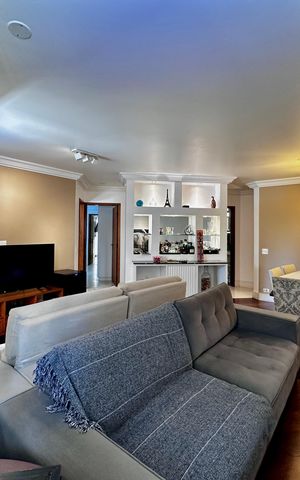 Apartamento à venda com 170m², 4 quartos e 3 vagas Apartamento à venda com 170m², 4 quartos e 3 vagasSala