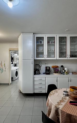Apartamento à venda com 170m², 4 quartos e 3 vagas Apartamento à venda com 170m², 4 quartos e 3 vagasCozinha