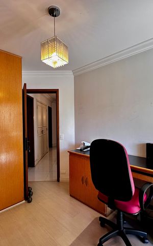 Apartamento à venda com 170m², 4 quartos e 3 vagas Apartamento à venda com 170m², 4 quartos e 3 vagasEscritório