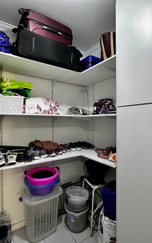 Apartamento à venda com 170m², 4 quartos e 3 vagas Apartamento à venda com 170m², 4 quartos e 3 vagasDespensa